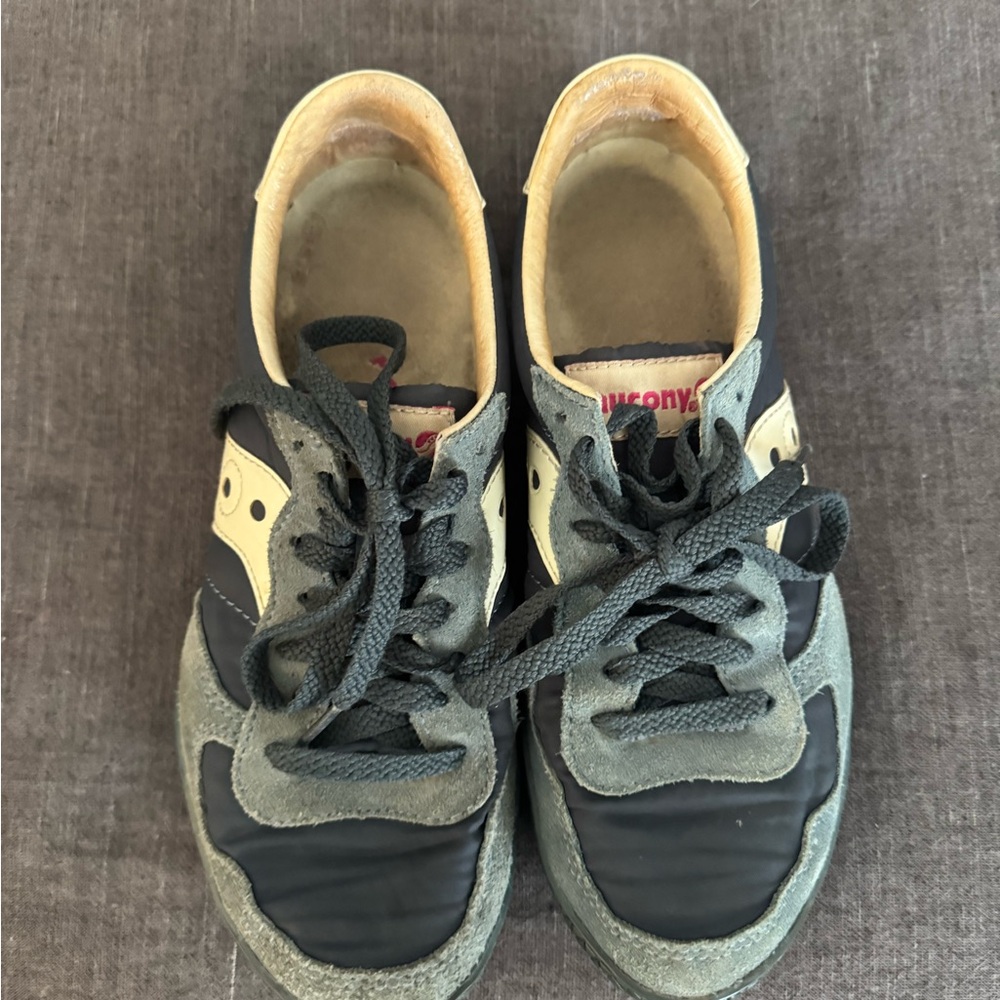 Saucony sneakers. Size 8.